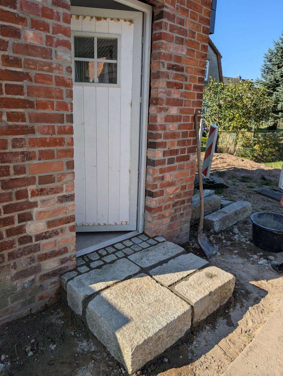 Un chioșc cu lățimea de 1 metru a fost transformat în casă de vacanță și se închiriază la un preț surprinzător. Cum arată în interior 959226