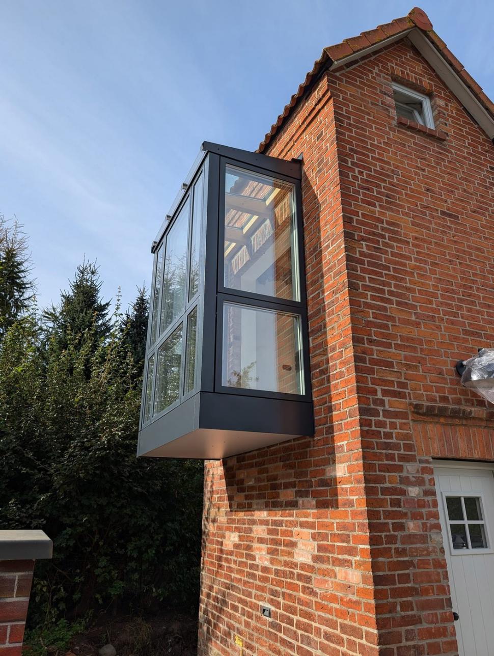 Un chioșc cu lățimea de 1 metru a fost transformat în casă de vacanță și se închiriază la un preț surprinzător. Cum arată în interior 959234