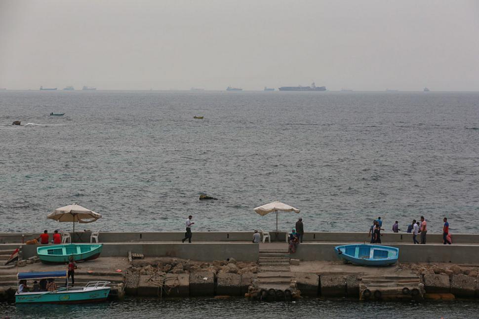 Alexandria se scufundă, plajele dispar sub ape, marea crește. Cum e viața de zi cu zi a pescarilor de aici: ”Am încredere în ce văd eu” 959123