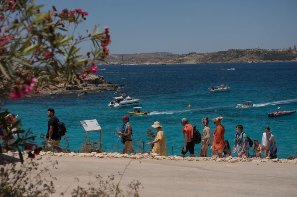 O insulă cu peisaje de vis a ajuns "iadul pe Pământ". Niciun site nu mai vrea să o promoveze: "Turiștii pleacă dezamăgiți" 958996