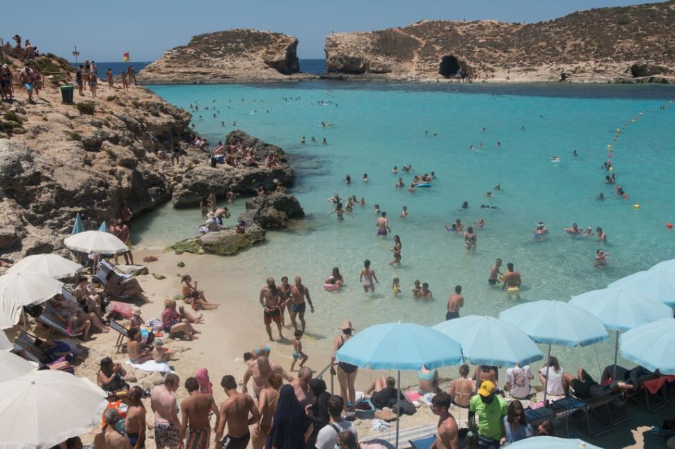 O insulă cu peisaje de vis a ajuns "iadul pe Pământ". Niciun site nu mai vrea să o promoveze: "Turiștii pleacă dezamăgiți" 958999