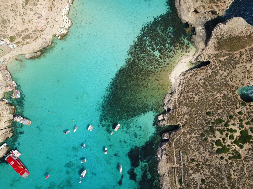 O insulă cu peisaje de vis a ajuns "iadul pe Pământ". Niciun site nu mai vrea să o promoveze: "Turiștii pleacă dezamăgiți" 959002