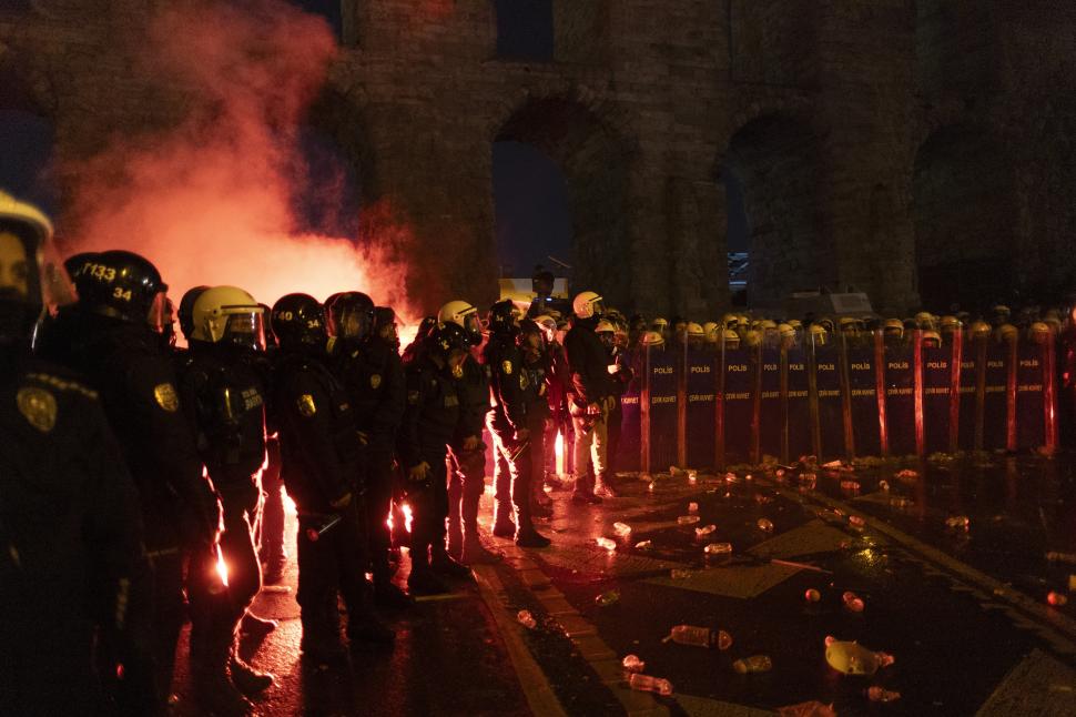 Turcia stă pe un butoi de pulbere. Proteste cu 300.000 de oameni față de Erdogan. Zeci de arestări după mesajele pe rețele sociale 959407