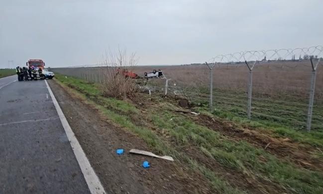 Mașini răsturnate peste gardul bazei NATO de la Kogălniceanu. Patru oameni au ajuns la spital 959503
