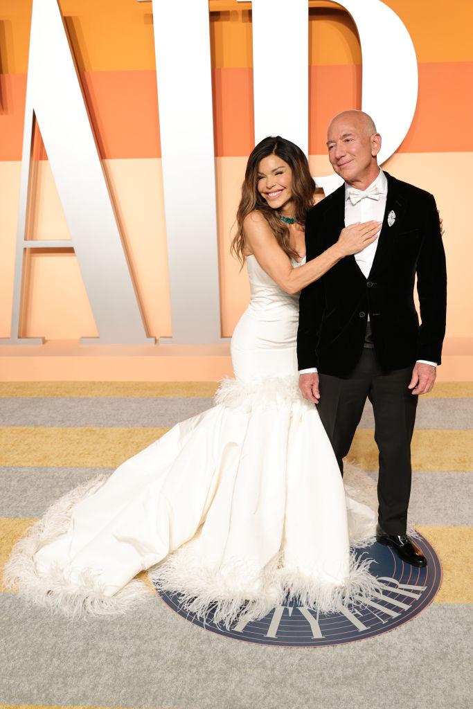 Miliardarul Jeff Bezos se însoară cu logodnica lui, fosta jurnalistă Lauren Sanchez. Unde va avea loc „nunta secolului” 959798