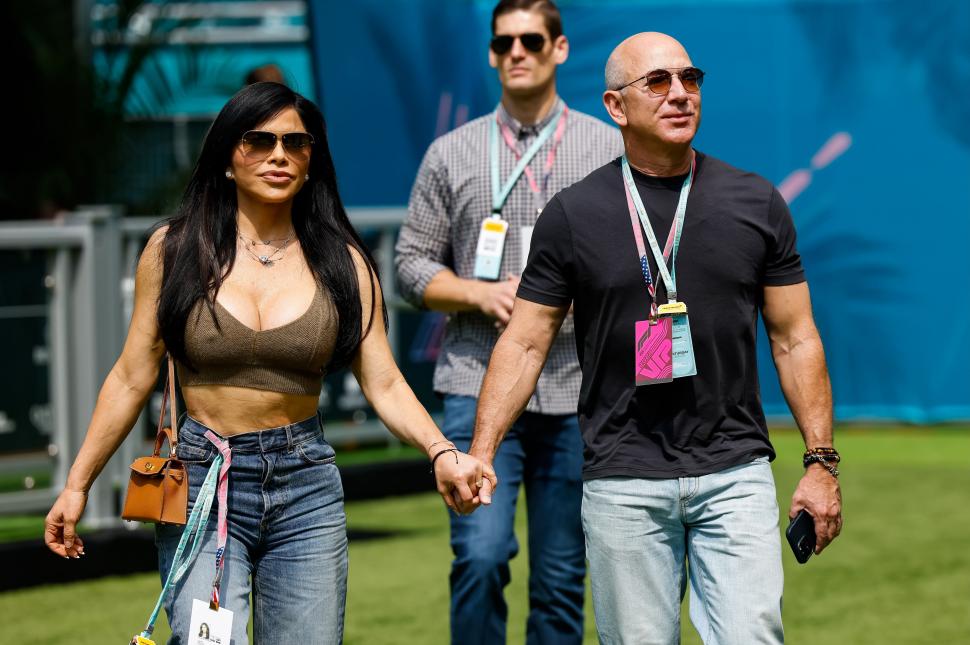 Miliardarul Jeff Bezos se însoară cu logodnica lui, fosta jurnalistă Lauren Sanchez. Unde va avea loc „nunta secolului” 959818