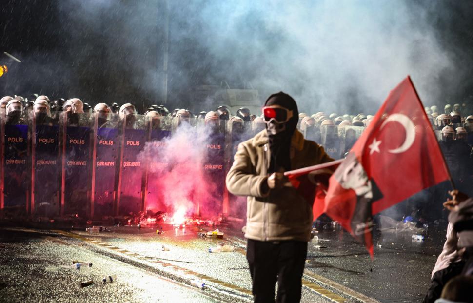 Protestele uriașe zguduie Turcia. Peste 1.000 de oameni au fost arestați. Polițiștii au tras cu gloanțe de cauciuc 959712