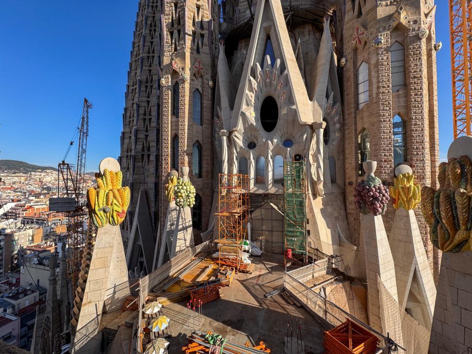Cine va realiza „Fațada Gloriei” a Sagradei Familia, catedrala începută de Gaudi acum 143 de ani 960143