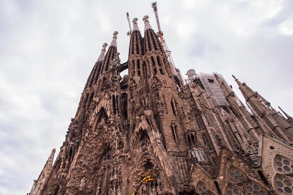 Cine va realiza „Fațada Gloriei” a Sagradei Familia, catedrala începută de Gaudi acum 143 de ani 960149