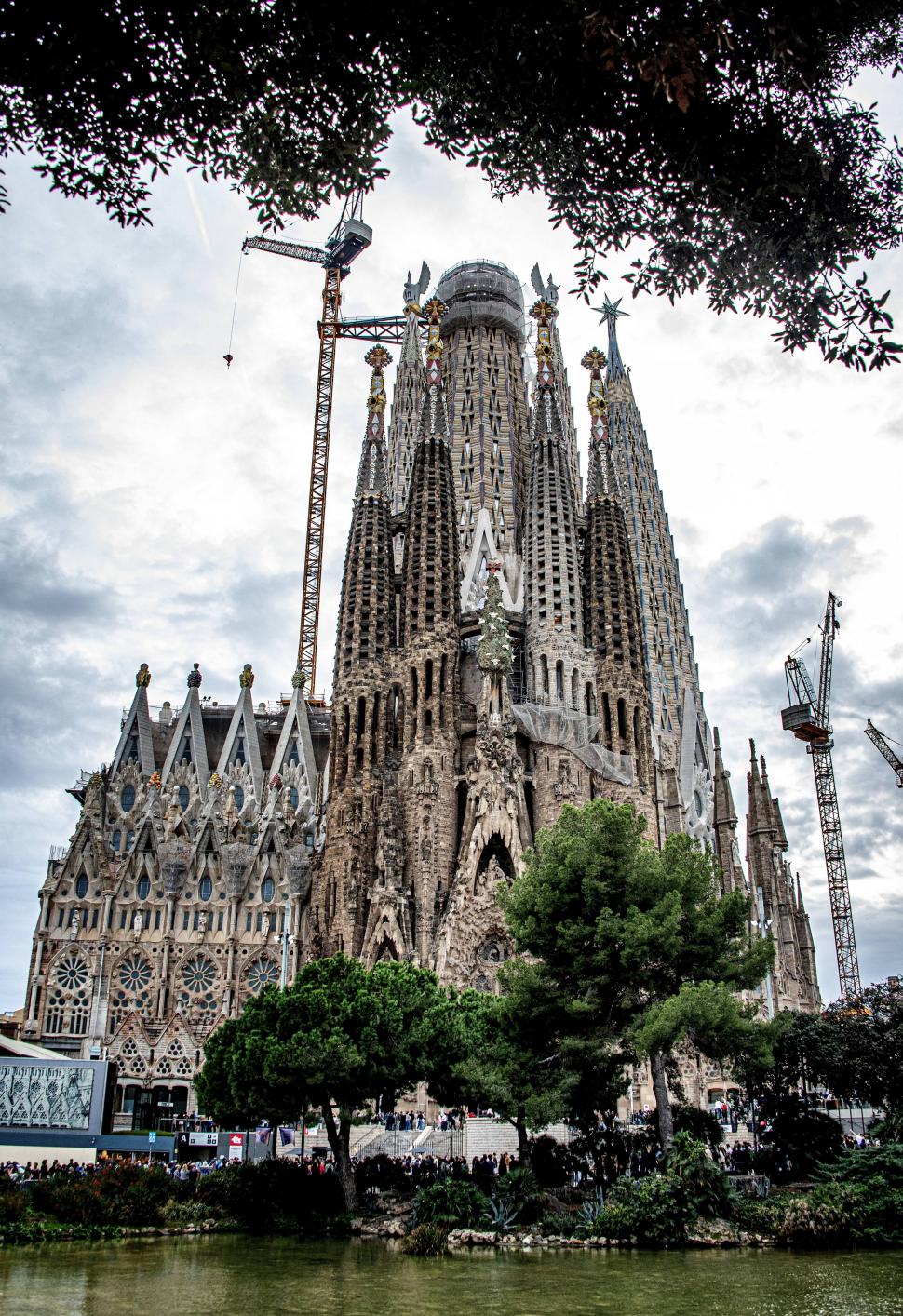 Cine va realiza „Fațada Gloriei” a Sagradei Familia, catedrala începută de Gaudi acum 143 de ani 960152