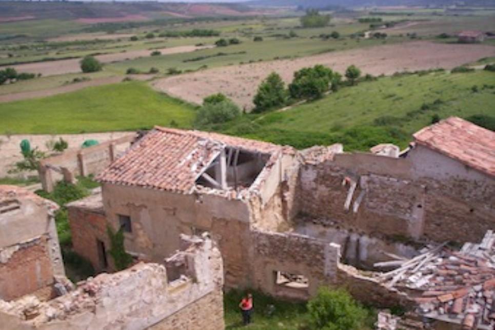 O mică localitate din nordul Spaniei, cu 9 case, ferme și un turn de biserică, a fost scoasă la vânzare cu 60.000 de euro 960078