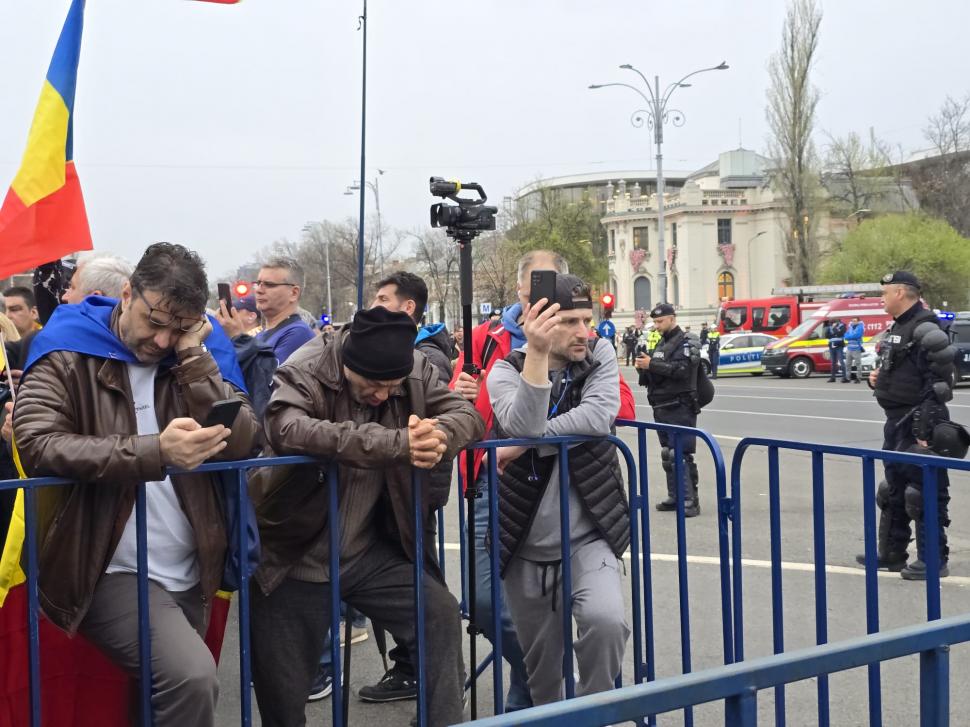 Cum l-au așteptat degeaba adepții lui Călin Georgescu de ziua lui: „Eu refuz sa cred că am fost abandonați” 960457