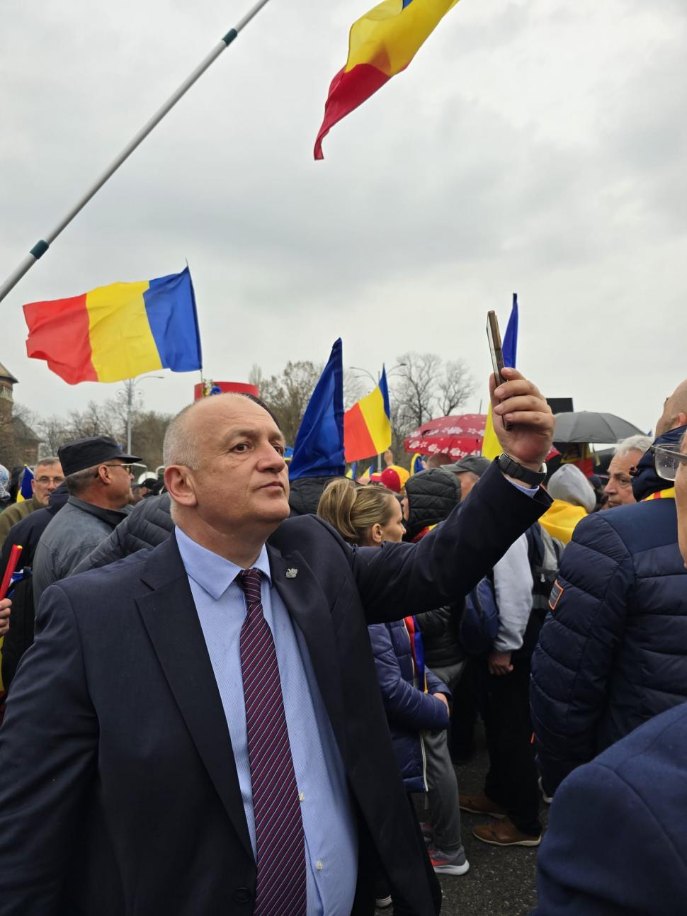 Cum l-au așteptat degeaba adepții lui Călin Georgescu de ziua lui: „Eu refuz sa cred că am fost abandonați” 960463