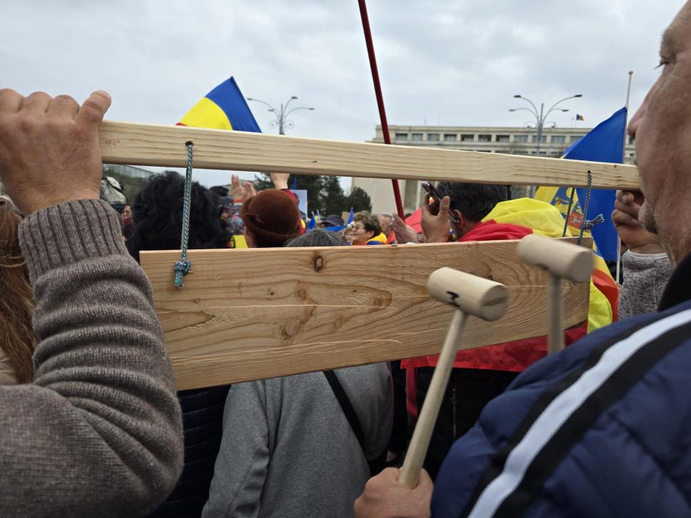 Cum l-au așteptat degeaba adepții lui Călin Georgescu de ziua lui: „Eu refuz sa cred că am fost abandonați” 960464