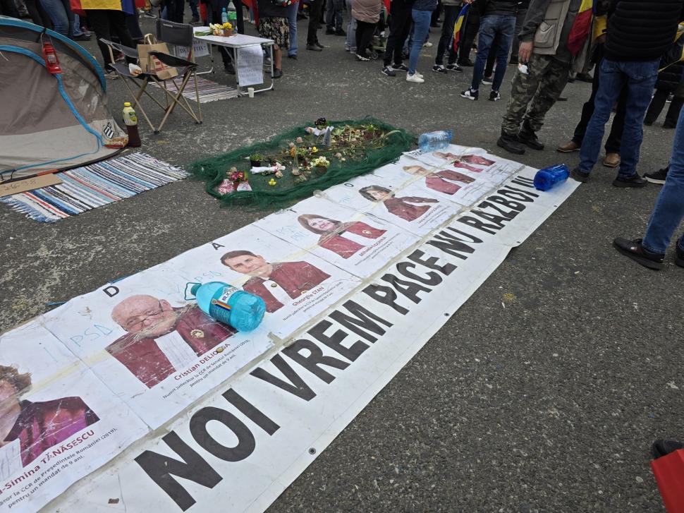 Cum l-au așteptat degeaba adepții lui Călin Georgescu de ziua lui: „Eu refuz sa cred că am fost abandonați” 960469