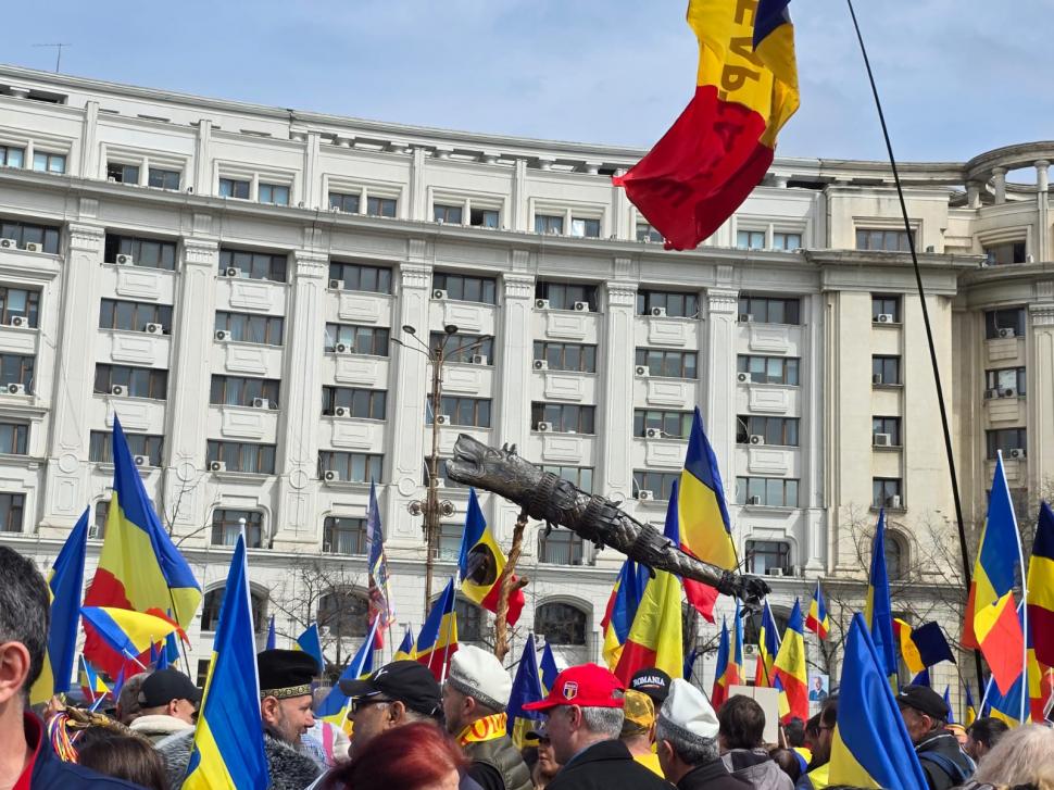 Cum l-au așteptat degeaba adepții lui Călin Georgescu de ziua lui: „Eu refuz sa cred că am fost abandonați” 960477