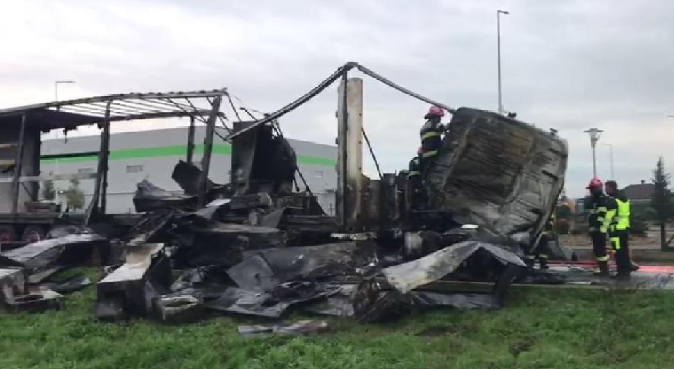 Accident grav în Arad: Un autotren şi o basculantă s-au ciocnit pe DN 7. Ambii șoferi au murit 960520