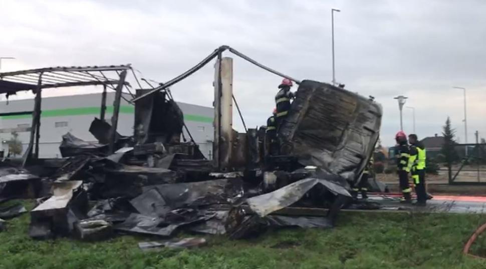 Accident grav în Arad: Un autotren şi o basculantă s-au ciocnit pe DN 7. Ambii șoferi au murit 960525