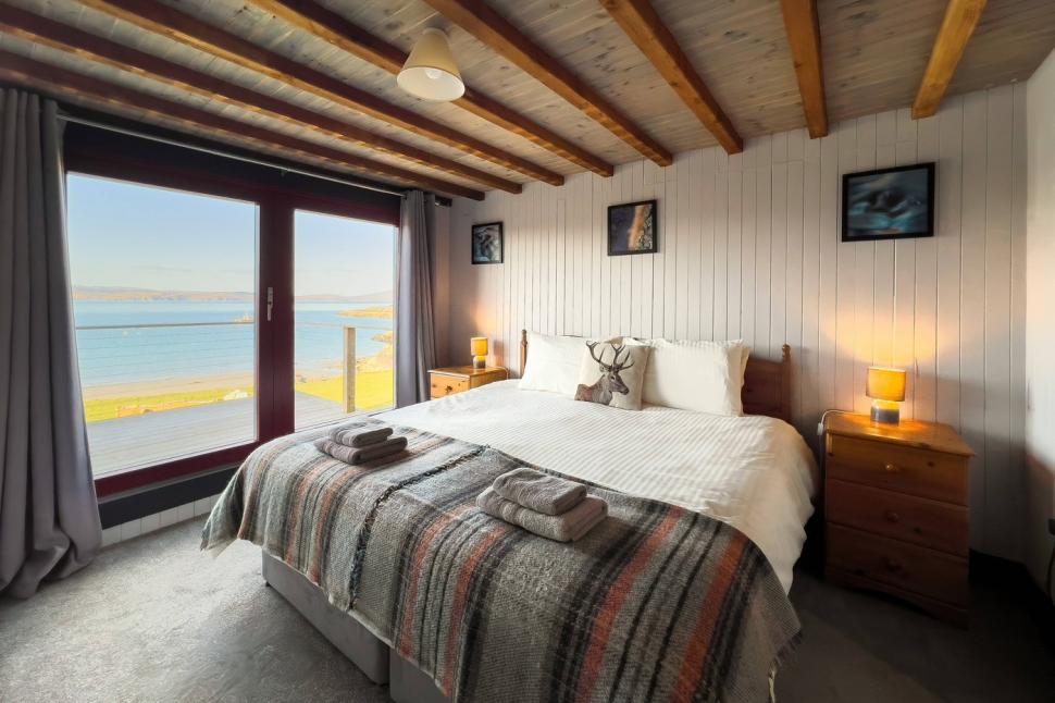 Oamenii sunt fascinați de această casă de vacanță scoasă la vânzare la un preț incredibil. Există, însă, o problemă 960623