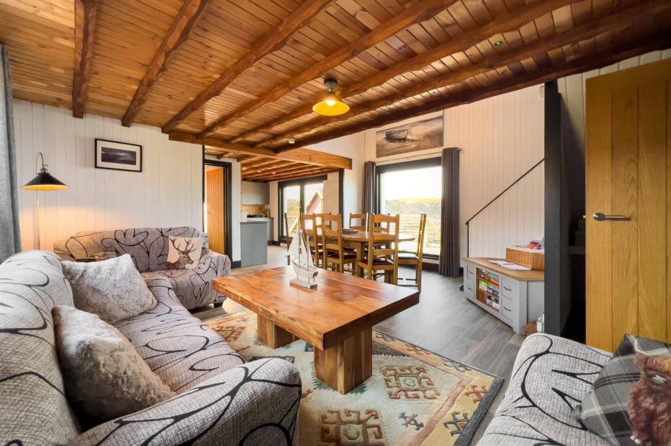 Oamenii sunt fascinați de această casă de vacanță scoasă la vânzare la un preț incredibil. Există, însă, o problemă 960624