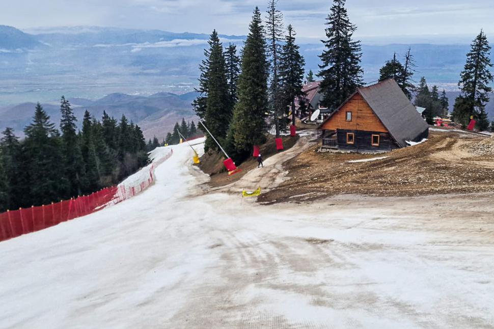 Final de sezon de schi în România: Pârtiile din Poiana Brașov s-au închis înainte de data oficială. Cum arată acum domeniul schiabil 960781