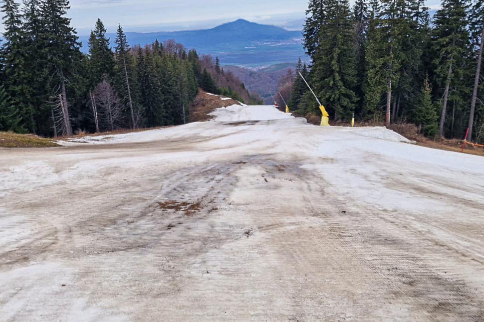 Final de sezon de schi în România: Pârtiile din Poiana Brașov s-au închis înainte de data oficială. Cum arată acum domeniul schiabil 960783