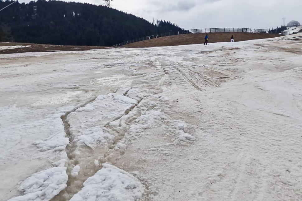 Final de sezon de schi în România: Pârtiile din Poiana Brașov s-au închis înainte de data oficială. Cum arată acum domeniul schiabil 960787