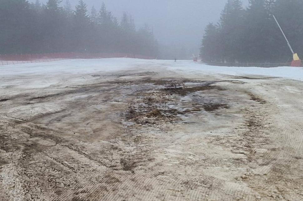 Final de sezon de schi în România: Pârtiile din Poiana Brașov s-au închis înainte de data oficială. Cum arată acum domeniul schiabil 960788
