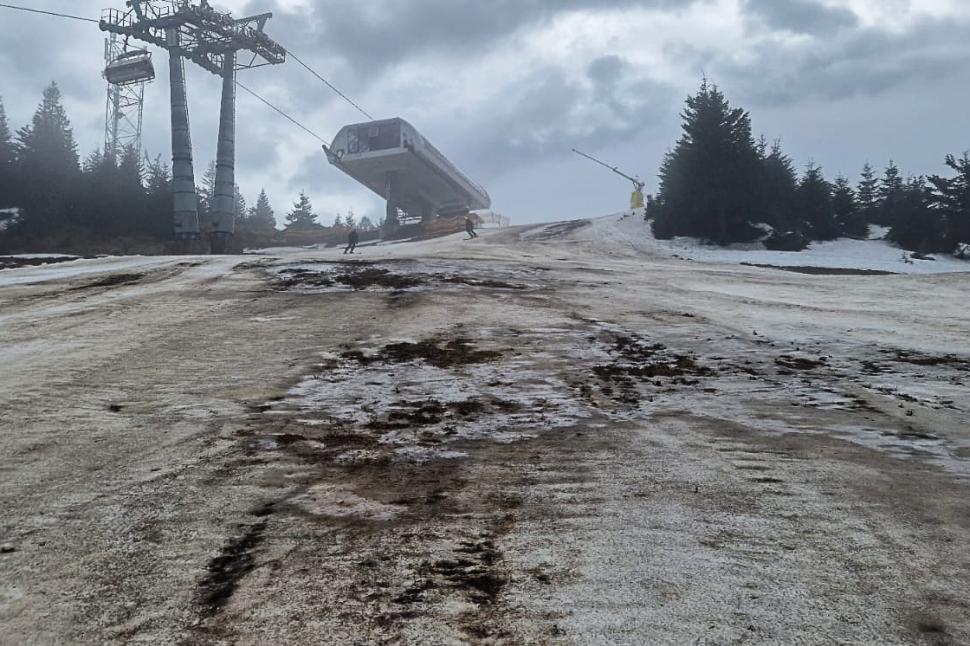 Final de sezon de schi în România: Pârtiile din Poiana Brașov s-au închis înainte de data oficială. Cum arată acum domeniul schiabil 960790