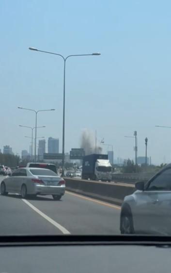 Momentul în care un zgârie nori din Bangkok se prăbușește după cutremurul de 7,7. Piscinele de pe hoteluri s-au revărsat în stradă 960841