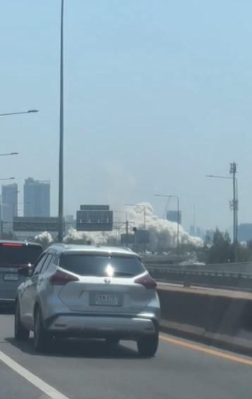 Momentul în care un zgârie nori din Bangkok se prăbușește după cutremurul de 7,7. Piscinele de pe hoteluri s-au revărsat în stradă 960842