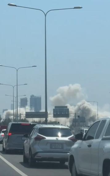 Momentul în care un zgârie nori din Bangkok se prăbușește după cutremurul de 7,7. Piscinele de pe hoteluri s-au revărsat în stradă 960843