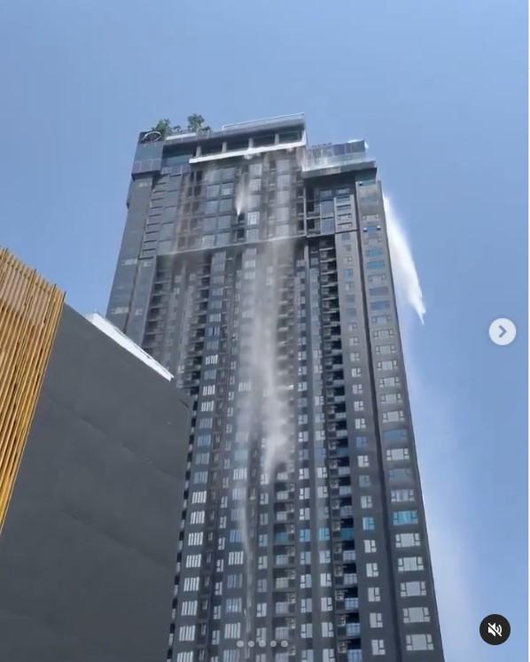 Momentul în care un zgârie nori din Bangkok se prăbușește după cutremurul de 7,7. Piscinele de pe hoteluri s-au revărsat în stradă 960845