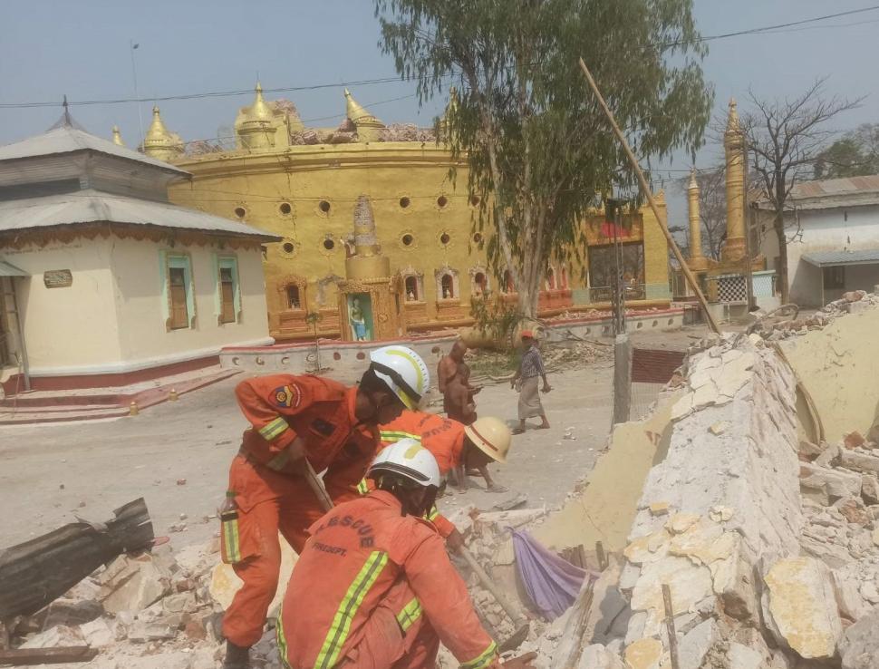 Două cutremure mari au lovit din nou Myanmar, unde sunt peste 1.700 de morți după seismul de vineri 961299