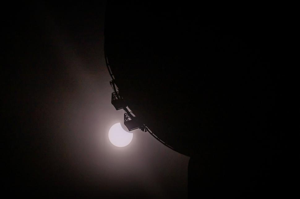 Imagini spectaculoase cu eclipsa parțială de soare. Cum s-a văzut din mai multe țări de pe glob 961256