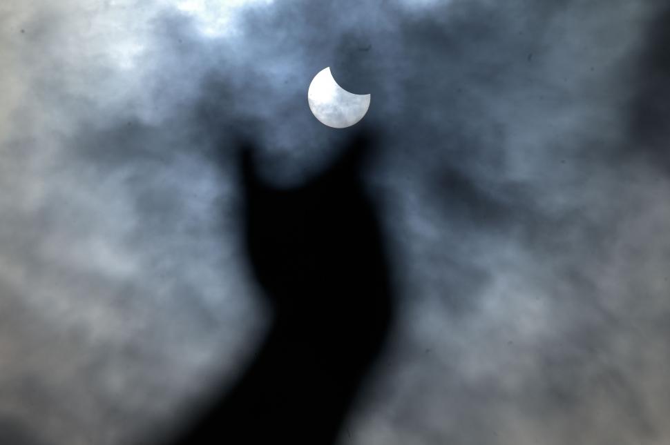 Imagini spectaculoase cu eclipsa parțială de soare. Cum s-a văzut din mai multe țări de pe glob 961258