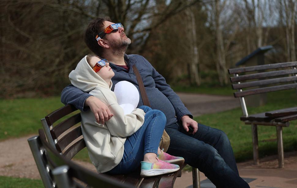 Imagini spectaculoase cu eclipsa parțială de soare. Cum s-a văzut din mai multe țări de pe glob 961263