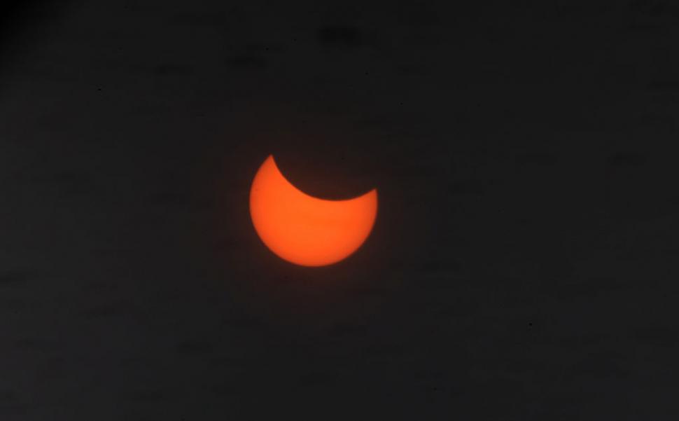 Imagini spectaculoase cu eclipsa parțială de soare. Cum s-a văzut din mai multe țări de pe glob 961264