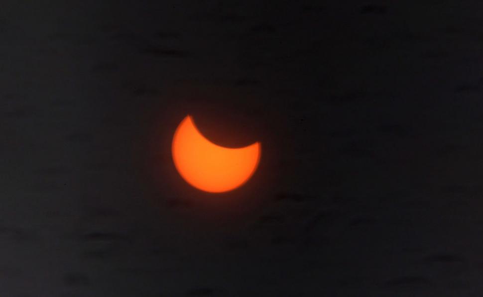 Imagini spectaculoase cu eclipsa parțială de soare. Cum s-a văzut din mai multe țări de pe glob 961268