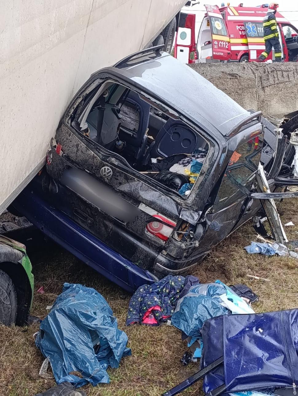 Accident grav în Suceava. Un bărbat a murit după ce mașina în care se afla s-a izbit de un TIR 961470