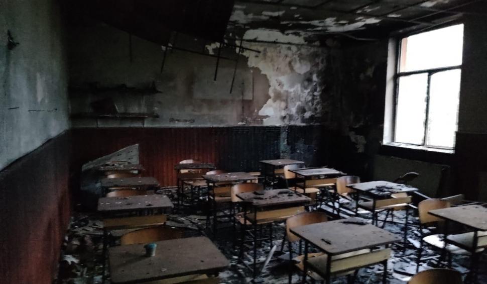 Incendiu la o școală din județul Galați. Au ars materialele școlare și mobilierul dintr-o sală de clasă 961379
