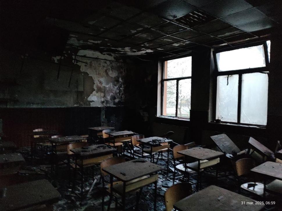 Incendiu la o școală din județul Galați. Au ars materialele școlare și mobilierul dintr-o sală de clasă 961380