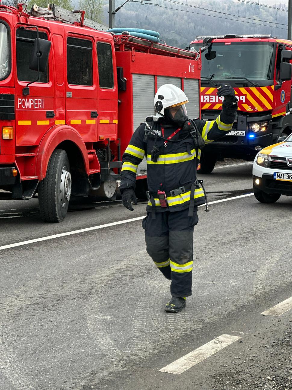 Alertă extremă de incident chimic pe DN1. Au fost scurgeri de acid sulfuric dintr-o cisternă. Imagini din dronă de la intervenția ISU 961388