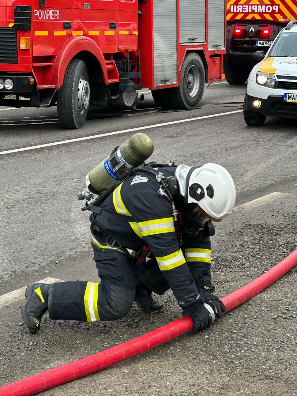 Alertă extremă de incident chimic pe DN1. Au fost scurgeri de acid sulfuric dintr-o cisternă. Imagini din dronă de la intervenția ISU 961390
