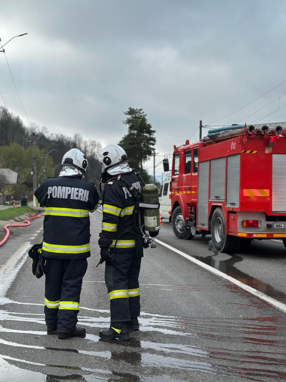 Alertă extremă de incident chimic pe DN1. Au fost scurgeri de acid sulfuric dintr-o cisternă. Imagini din dronă de la intervenția ISU 961391