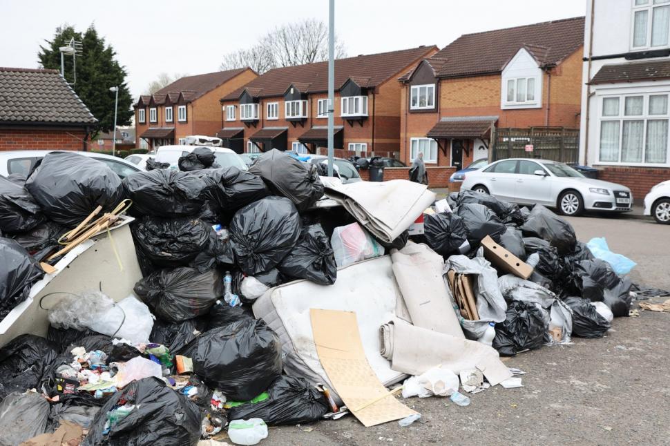 Al doilea cel mai mare oraș din Marea Britanie dispare sub munți de gunoaie. Imagini șocante din Birmingham  961912