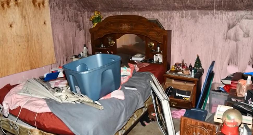 Imagini cutremurătoare din casa în care o femeie și-a ținut captiv fiul vitreg timp de 20 de ani. Bărbatul are doar 32 kg la 32 de ani 961822