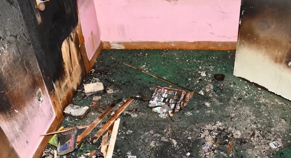 Imagini cutremurătoare din casa în care o femeie și-a ținut captiv fiul vitreg timp de 20 de ani. Bărbatul are doar 32 kg la 32 de ani 961825