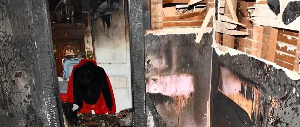 Imagini cutremurătoare din casa în care o femeie și-a ținut captiv fiul vitreg timp de 20 de ani. Bărbatul are doar 32 kg la 32 de ani 961826