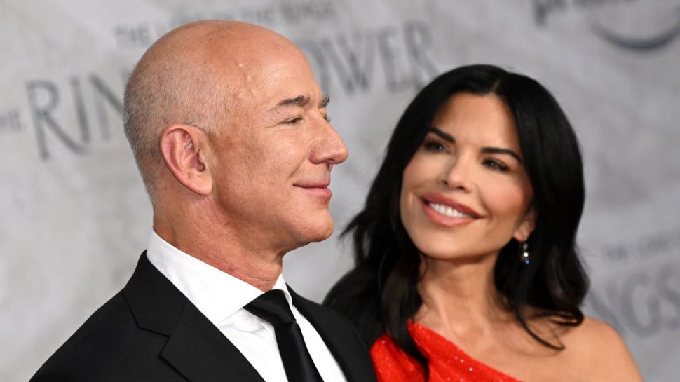 Jeff Bezos și Lauren Sànchez au făcut o vizită fulger la Veneţia, ca să facă ultimele pregătiri pentru nunta din iunie 962128